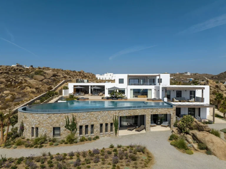 Indulge in Opulence: Discover Luxury Villas Greece Le Collectionist
